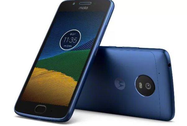 मोटोरोला Moto G5: 5.2 इंच के 1080x1920 पिक्सल वाली स्क्रीन . प्रोसेसर 1.4GHz Snapdragon 430, 2/3 जीबी दो रैम वैरिएंट में आता है. 13 MP रियर 5 MP का फ्रंट कैमरा. जिसमें 2800mAh की बैटरी है. ये फ्लिपकार्ट पर बिक्री के लिए उपलब्ध है. कीमत-14,000 रुपये