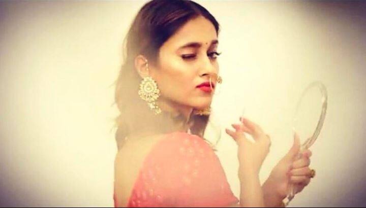 इलियाना ने कहा, 'इसे प्रशंसकों की गतिविधि के साथ न मिलाया जाए. आखिरकार मैं एक महिला हूं.' 