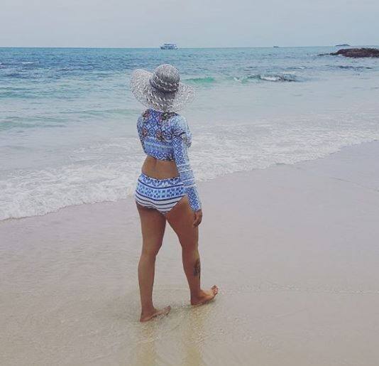 अपने बॉडी लव को जाहिर करने के लिए उन्होंने #nocaptionneeded #beachlife #squatbum #applebottoms #fit #beachbody #beachvacation जैसे हैशटैग्स का इस्तेमाल किया है.