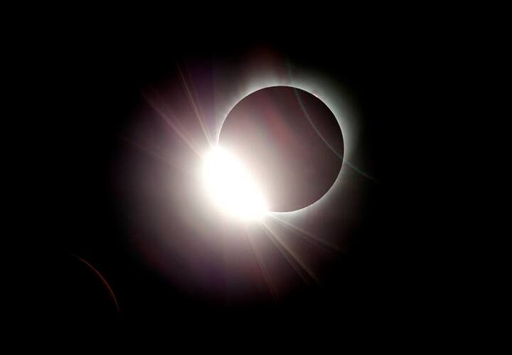 यह एक दुर्लभ सूर्य ग्रहण था जो करीब एक सदी में पहली बार पूरे उत्तर अमेरिका में दिखा.