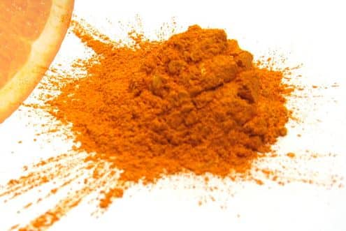 टैनिंग से छुटकारा पाने के लिए एक बड़ा चम्मच संतरे के छिल्के का पाउडर, एक चुटकी हल्दी, कैलेमाइन पाउडर या चंदन पाउडर और शहद की कुछ बूंदें मिलाकर पेस्ट बना लें. इसे चेहरे पर लगाकर हल्के हाथों से एक मिनट मलें और इसे पांच मिनट तक लगा रहने दें, फिर इसे पानी से धो लें.