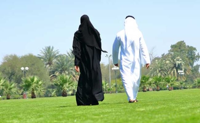 Saudi Man Divorces Wife For Walking Ahead सऊदी अरब: सड़क पर आगे चल रही पत्नी को पति ने तलाक दिया