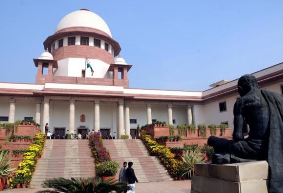 Supreme Court Decision On Sabrimala Temple SC ने सबरीमाला मंदिर में महिलाओं के प्रवेश का मामला संविधान पीठ को भेजा