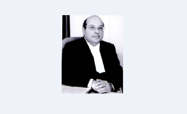 जस्टिस रोहिंटन नरीमनः सुप्रीम कोर्ट के जस्टिस रोहिंटन नरीमन पारसी समुदाय से आते हैं. जस्टिस नरीमन 2011 से 2013 के बीच सॉलिसिटर जनरल ऑफ इंडिया भी रह चुके हैं.