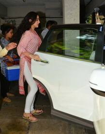 PICS: \'केदारनाथ\' फिल्म के रीडिंग सेशन के बाद दिखीं सारा अली खान, सुशांत भी थे मौजूद