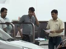 पूर्व रेल मंत्री और कांग्रेस नेता पवन बंसल के बेटे के ठिकानों पर आयकर ने छापेमारी की