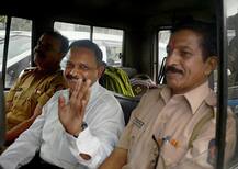 मक्का मस्जिद विस्फोट मामले में अपने बयान से पलटे कर्नल पुरोहित