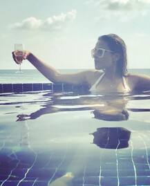 इंस्टाग्राम पर \'आग\' लगाने वापस लौटीं निया शर्मा