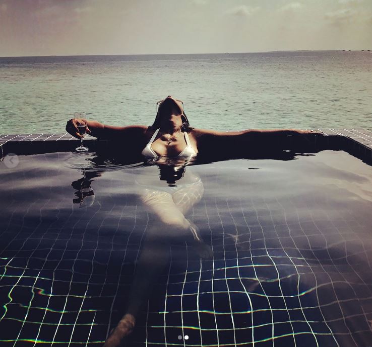 निया हाल ही में कलर्स टीवी के एडवेंचरस रियलिटी शो 'खतरों के खिलाड़ी' में कंटेस्टेंट के तौर पर नजर आईं थी.