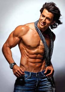 शानदार फिजिक और सॉलिड बॉडी के दीवाने हैं ये Bollywood Actor, 54 साल का ये स्टार तो आज भी जिम में खूब बहाता है पसीना