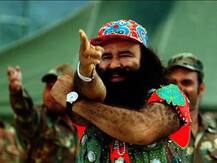 रेप केस में राम रहीम पर फैसले से पहले पंजाब-हरियाणा में भारी तनाव, मोबाइल इंटरनेट, बस-ट्रेन सेवा ठप