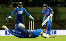 7 विकेट गिरने के बाद धोनी ने भुवनेश्वर से कही \'एक\' बात!