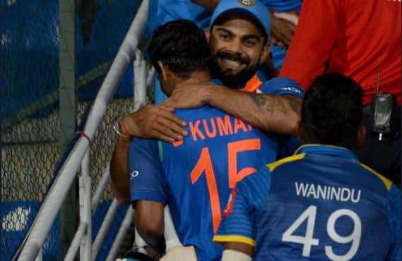 भुवनेश्वर ने कहा,‘‘यह हैरानी की बात थी क्योंकि शुरूआती साझेदारी बहुत अच्छी हुई थी. इसके बाद तीन चार विकेट गिर गए तो हम दबाव में आ गए. ड्रेसिंग रूम या एम एस धोनी की ओर से कोई संदेश नहीं था.’’ उन्होंने कहा,‘‘ उन्होंने सिर्फ यही कहा कि जितनी देर हो सके, क्रीज पर डटा रहूं. मैं भी यही चाहता था क्योंकि पूरे ओवर टिके रहने पर ही हम जीत सकते थे.’’