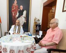 आडवाणी से मिले अमित शाहः राज्यसभा सदस्य के तौर पर शपथ लेने के बाद मुलाकात की