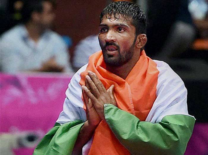 योगेश्वर ने लिखा, 'आप सभी से निवेदन है कि शांति बनाए रखें, देश से बढ़कर कोई नहीं हो सकता. इसलिए देश की संपत्ति को नुक्सान न पहुँचाए.'