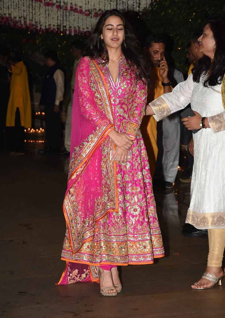 फिल्म 'केदारनाथ' में सारा के अपोजिट एक्टर सिद्धार्थ मल्होत्रा नजर आएंगे. फिल्म का डायरेक्शन अभिषेक कपूर की तरफ से किया जाएगा.