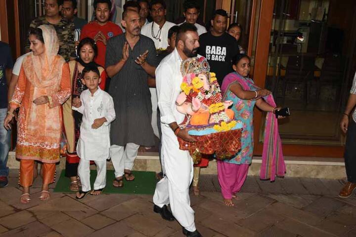 कल इस मौके पर संजय का पूरा परिवार मौजूद था.