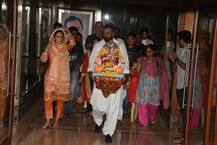  संजय दत्त ने पूरे परिवार के साथ धूमधाम से किया बप्पा का विसर्जन, देखें तस्वीरें