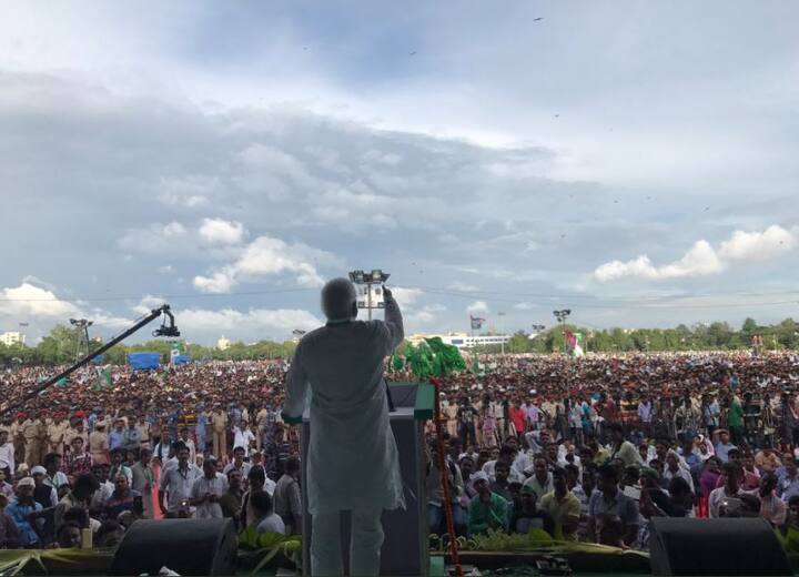 आरजेडी अध्यक्ष लालू प्रसाद ने रैली में आए हजारों लोगों को संबोधित करते हुए कहा कि मुख्यमंत्री नीतीश कुमार के पास न कोई सोच है, न ही सिद्धांत और न ही कोई नीति है. उन्होंने कहा, 