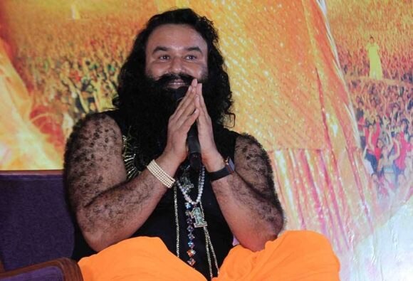 Raid At Ram Rahims Sirsa Dera News And Updates सिरसा डेरे को राम रहीम ने बना रखा था अय्याशी का अड्डा, आज भी चलेगा तलाशी अभियान