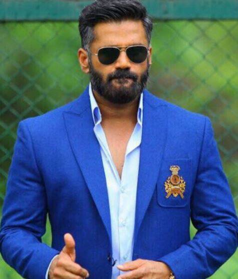 सुनील शेट्टी ने भी दाढ़ी बढ़ाकर अपना मेकओवर कर लिया है. 