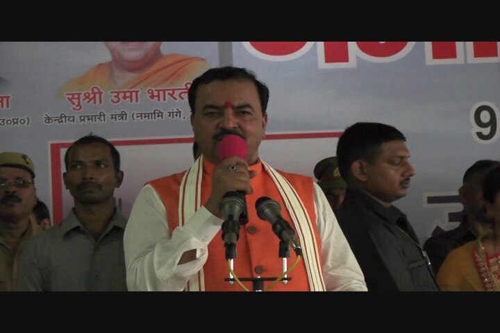 मौर्य ने आगे कहा कि यूपी सरकार भी सूबे के लोगों को चौबीसों घंटे बिजली देने के वायदे पर कायम है. इस बारे में जो भी रुकावटें आ रही हैं, उन्हें जल्द से जल्द दूर करने की कोशिश की जा रही है. उनके मुताबिक़ सूबे के कैबिनेट मंत्री सिद्धार्थनाथ सिंह ने अपने सरकारी बंगले की छत से पानी टपकने का जो वीडियो वायरल किया है, उसका मकसद पिछली सरकारों के काम की पोल खोलना था. उनका कहना है कि जल्द ही सभी मंत्रियों के सरकारी मकानों की मरम्मत कराई जाएगी.