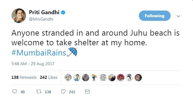 वहीं बीजेपी की प्रीति गांधी ने लिखा है कि जुहू बीच के आस-पास फंसे हुए लोग उनके यहां ठहर सकते हैं.