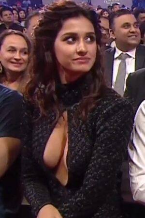 यह पूछे जाने पर कि अभिनेत्रियां अपने बालों के लुक के साथ ज्यादा प्रयोग क्यों नहीं करती हैं पर उन्होंने कहा,