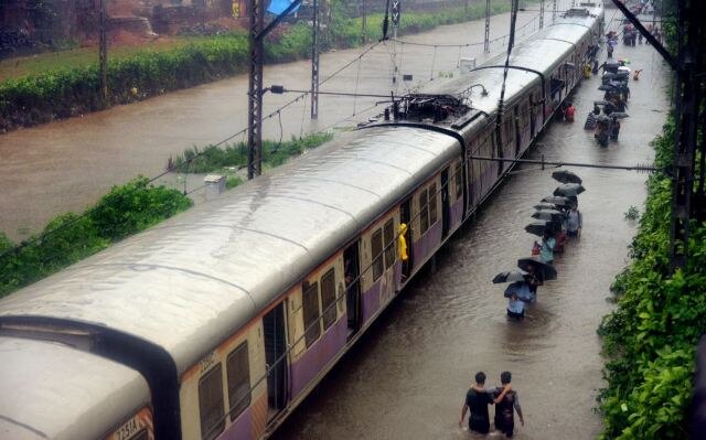 मुंबई वालों पर बारिश की मार, अब तक कुल 12 लोगों की मौत