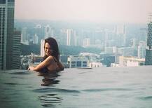 इस एक्स बिग बॉस कंटेस्टेंट ने बीच के किनारे फ्लॉन्ट की अपनी बिकिनी बॉडी