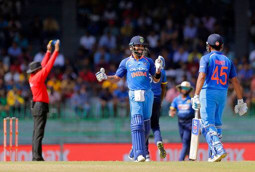 सीरीज़ में 3-0 की अजय बढ़त बनाकर भारतीय टीम आज कोलंबो के आर प्रेमदासा स्टेडियम में खेले जा रहे चौथे एकदिवसीय अंतर्राष्ट्रीय मैच में पहली पारी के आधार पर मजबूत स्थिती में पहुंच गई है.