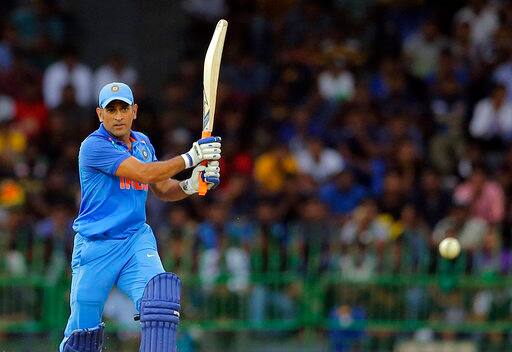 कप्तान विराट कोहली और रोहित शर्मा के शतक और अंतिम ओवरों में एमएस धोनी की यादगार पारी के दम पर भारत ने श्रीलंका के सामने 375 रनों का विशाल स्कोर खड़ा किया है.