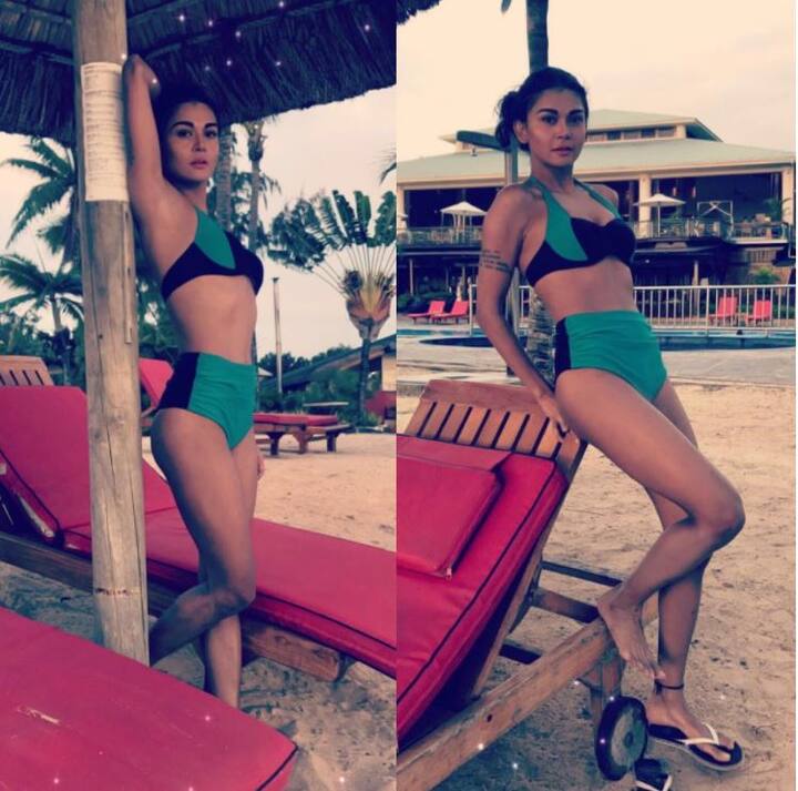  अपनी इन बिकनी की तस्वीरों में साक्षी बेहद हॉट नजर आ रही हैं.