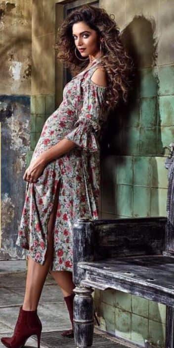   हॉलीवुड के सुपरस्टार विन डीजल के साथ ‘XXX: रिटर्न ऑफ क्जेंडर केज’ से हॉलीवुड में डेब्यू करने वाली दीपिका पादुकोण कई मशहूर ब्रांड्स की ब्रांड अमेस्डर हैं. दीपिका की हालिया तस्वीरों की बात करें तो उन्होंने अपने इंस्टाग्राम पर कुछ तस्वीरों की सीरीज को पोस्ट किया है. 