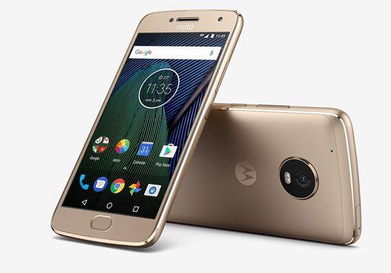 लेनवो बेस्ड कंपनी मोटोरोला ने भारत में नए स्मार्टफोन मोटो G5S प्लस के लॉन्च के साथ ही अपने स्मार्टफोन मोटो G5 प्लस की कीमत मे कटौती की है. अब ये स्मार्टफोन नई कीमत के साथ बाजार में उपलब्ध है. 
