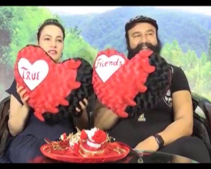 पीड़ित साध्वी के मुताबिक गलती से माफी राम रहीम का खास कोडवर्ड था और इसका इस्तेमाल डेरे में रहनेवाली वो तमाम साध्वियां करती थीं जो राम रहीम की शिकार बन चुकी होती थीं. पीड़ित साध्वी के मुताबिक पहली बार एक साध्वी ने उसके सामने इस कोडवर्ड का इस्तेमाल किया था.