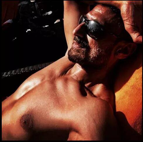  वही राहुल ने इस अंदाज में अपनी एक और तस्वीर को शेयर किया है. 