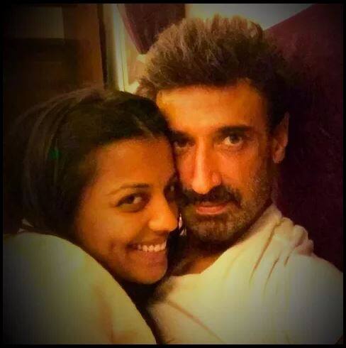 बॉलीवुड के फेमस विलेन राहुल देव इन दिनों अपनी लेडी लव मुग्धा गोडसे के साथ फुरसत के वक्त बिता रहे हैं. 48 साल के राहुल अपने से 18 साल छोटी एक्ट्रेस को पिछले चार साल से डेट कर रहे हैं. दोनों ने हाल ही में अपनी कुछ खूबसूरत तस्वीरों को शेयर किया है. 