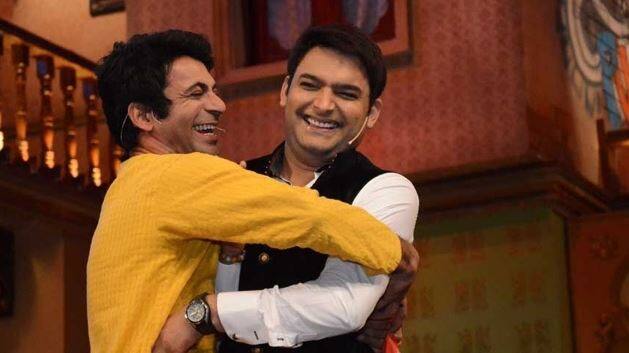 सुनील ग्रोवर के बारे में बात करते हुए भी कपिल शर्मा ने कहा है कि उन्होंने सुनील को कॉल किया था और मालूम चला कि वह इस वक्त बीमार चल रहे हैं. साथ ही कपिल शर्मा ने कहा था वह जब चाहे शो पर वापस आ सकते हैं, लेकिन इन दिनों सुनील लाइव इवेंट में ही बिजी हैं तो उनका शो में वापस आना मुश्किल लगता है.