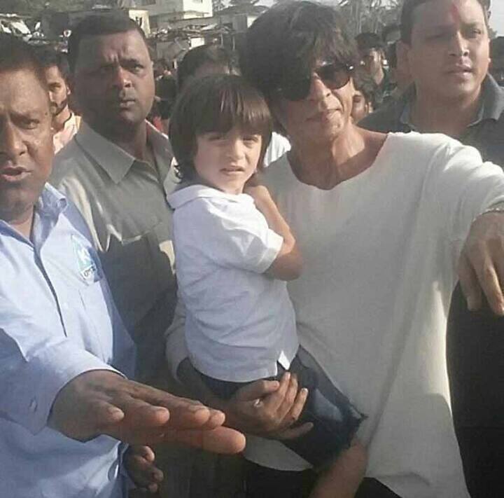 (Photo: @TEAMSRK_ONLINE)