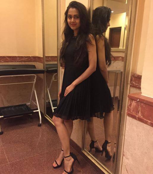 मीडिया रिपोर्ट्स के मुताबिक 'पहरेदार पिया की' की एक्ट्रेस तेजस्वी प्रकाश को शो के निर्माता इस सीजन का हिस्सा बनना चाहते हैं. खुद तेजस्वी ने भी इस बात की पुष्टि की है कि उन्हें 'बिग बॉस 11' के लिए अप्रोच किया गया है.