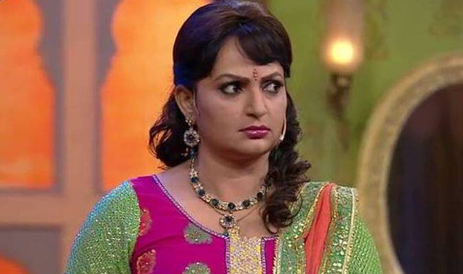 कपिल शर्मा के शो में 'बुआ' का मशहूर किरदार निभाने वाली एक्ट्रेस उपासना सिंह ने हाल ही में कपिल शर्मा के शो को छोड़कर उनके राइवल कृष्णा अभिषेक के 'ड्रामा कंपनी' को ज्वाइन किया है. चैनल के शो को बंद करने के फैसले के साथ उपासना ने कपिल शर्मा और उनके शो को छोड़ने वाले कॉमेडियन्स पर भी बड़ा बयान दिया है.