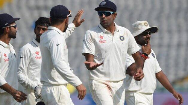 अश्विन और चेतेश्वर पुजारा काउंटी चैम्पियनशिप में खेलने के लिये इंग्लैंड में हैं. शास्त्री ने पुष्टि की कि इशांत शर्मा जल्द ही इनके साथ जुड़ जायेंगे और उन्होंने कहा कि वह इंग्लैंड में टेस्ट सीरीज से पहले ज्यादा से ज्यादा शीर्ष क्रम के बल्लेबाजों और तेज गेंदबाजों को काउंटी क्रिकेट में खेलते हुए देखना चाहते हैं.