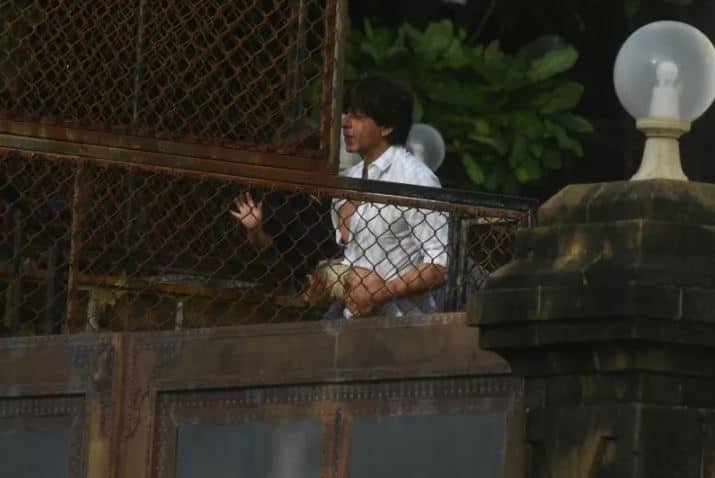 ऐसे मौकों पर शाहरुख खान भी अपने फैंस को कभी निराश नहीं करते हैं.