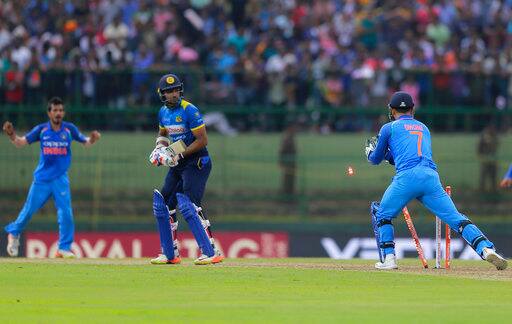 लेकिन खास बात ये है कि इस मुकाबले में टीम इंडिया के पूर्व कप्तान महेंद्र सिंह धोनी ने अपनी रिकॉर्ड बुक में एक और बड़ा रिकॉर्ड लिखवा लिया है.