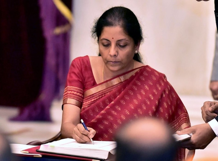 Cabinet Reshuffle New Defense Minister Nirmala Sitaraman To Take Charge On September 6 मोदी कैबिनेट: कई मंत्री आज, लेकिन सीतारामन 6 सितंबर को संभालेंगी कार्यभार