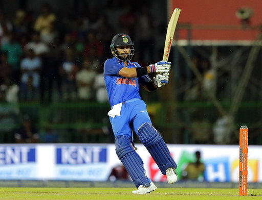 हालांकि एक मामले में कोहली इन दोनों बल्लेबाजों से अभी तक आगे हैं. कोहली का औसत सचिन और पोंटिंग दोनों से बेहतर है. कोहली का वनडे में औसत 55.75 है जबकि पोंटिंग का औसत 42.03 और सचिन का औसत 44.83 है. 