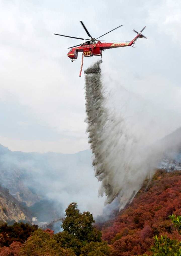 आग की शुरुआत शुक्रवार को ला टुना कैन्योन के पास हुई थी. 