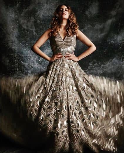  कैप्शन में उन्होंने जानकारी दी है कि ये तस्वीरें अर्जुन ने ली हैं. वहीं नीलू ने उनका मेकअप किया है. 