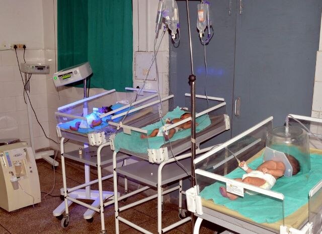 Farrukhabad Tragedy Yogi Govt Claims Children Death Not Due To Lack Of Oxygen फर्रूखाबाद: बच्चों की मौत की संख्या 50 पहुंची, योगी सरकार का दावा- ऑक्सीजन की कमी से नहीं हुई मौतें